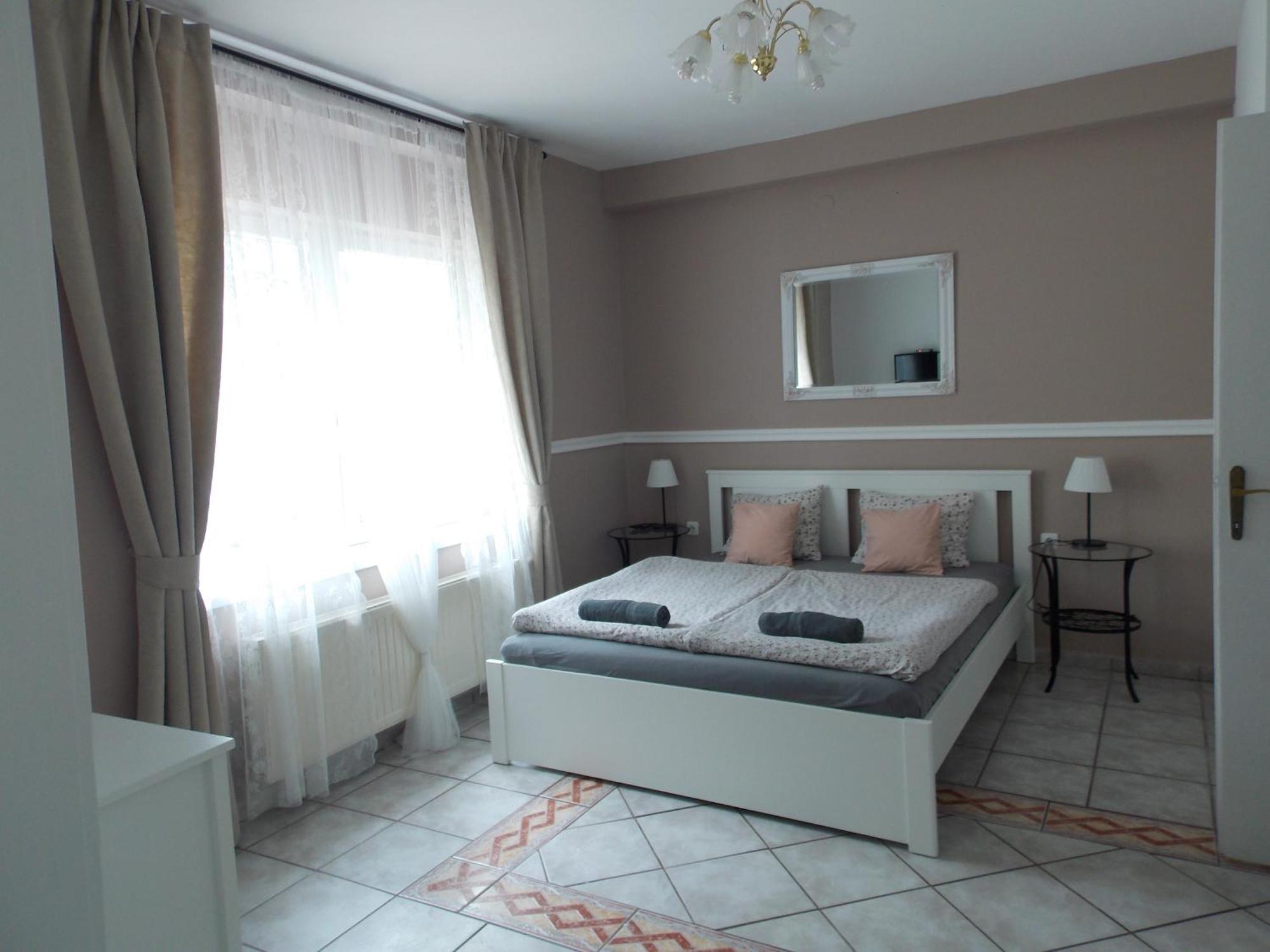 Eden Villa Apartmanhaz Balatonfured Exterior photo