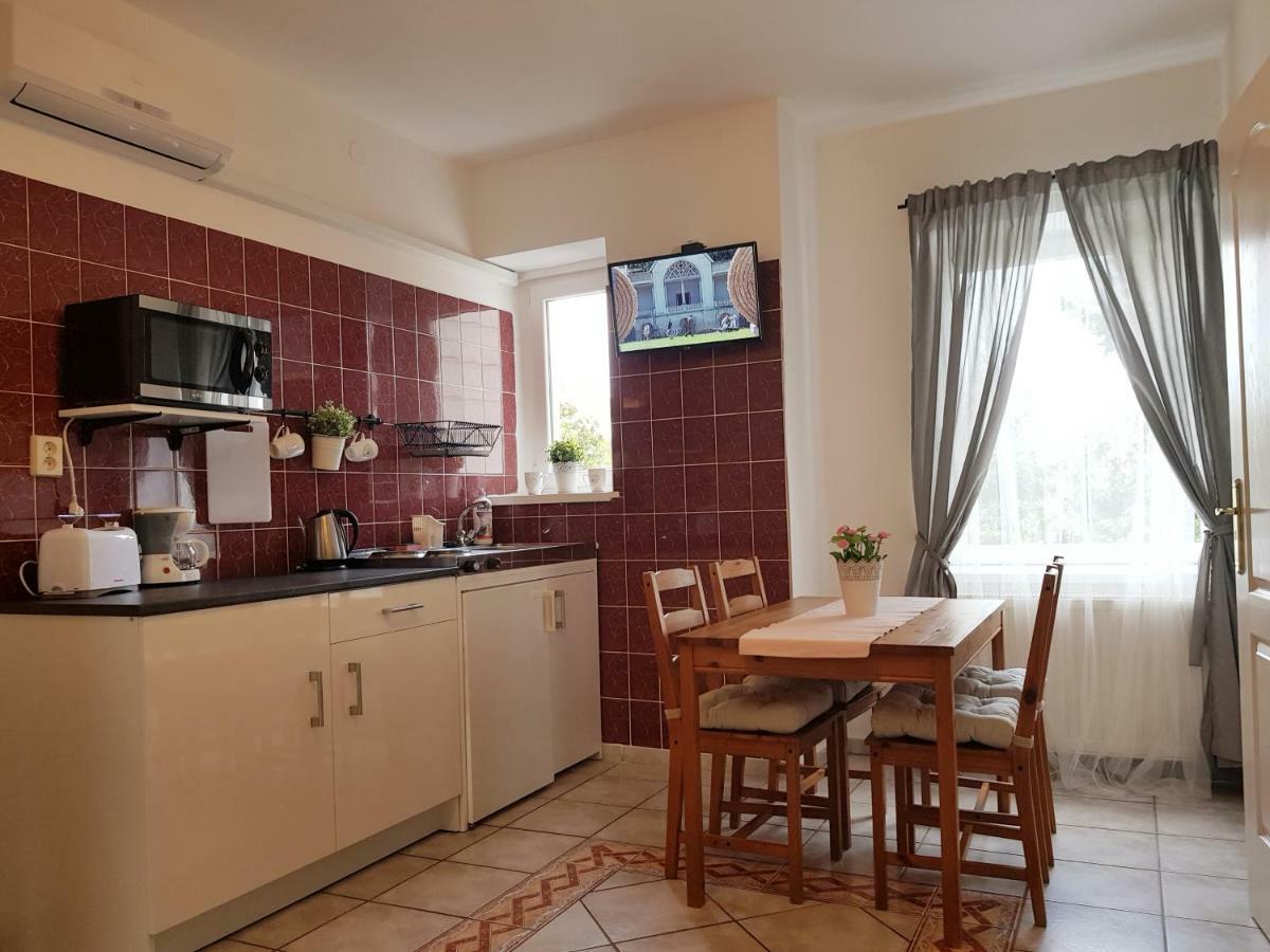 Eden Villa Apartmanhaz Balatonfured Exterior photo
